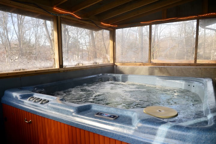 Cabin in Tobyhanna · ★4.34 · 4 bedrooms · 6 beds · 2 baths