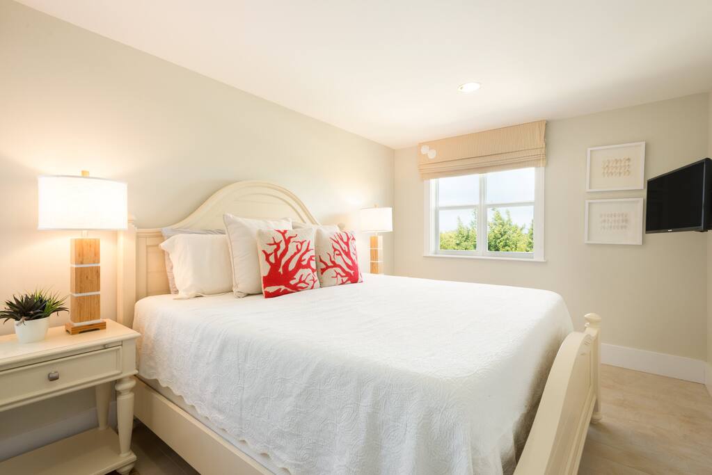 Bedroom,Indoors,Room,Furniture,Bathroom