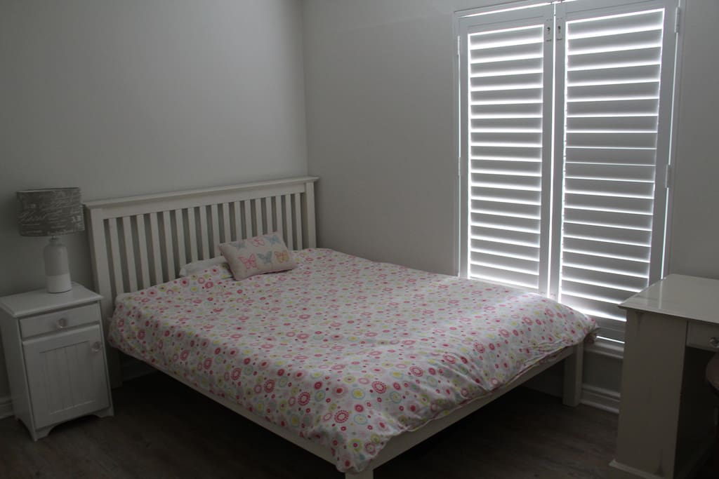 Queen size bedroom
