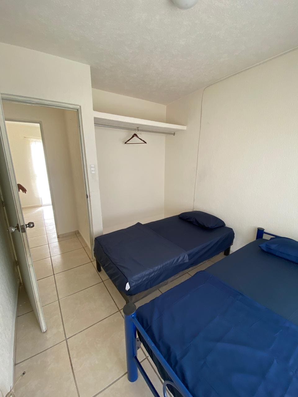 Спална соба 2 - 2 брачни кревета (широки 125 - 149 см)