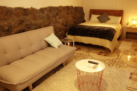 Lovely Studio Less Than 10 Minutes to Main Square!