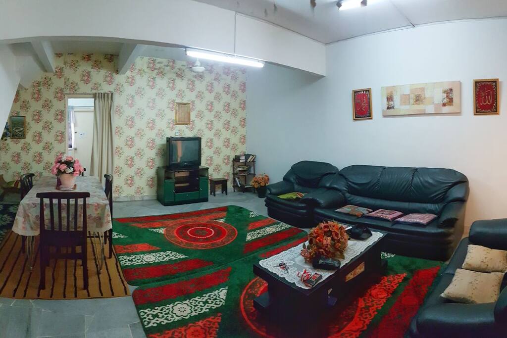 the living room (common space)