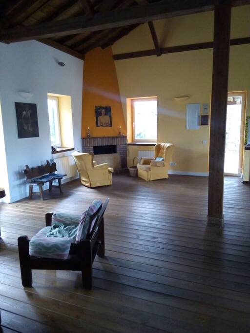 rincón de la chimenea en el salón