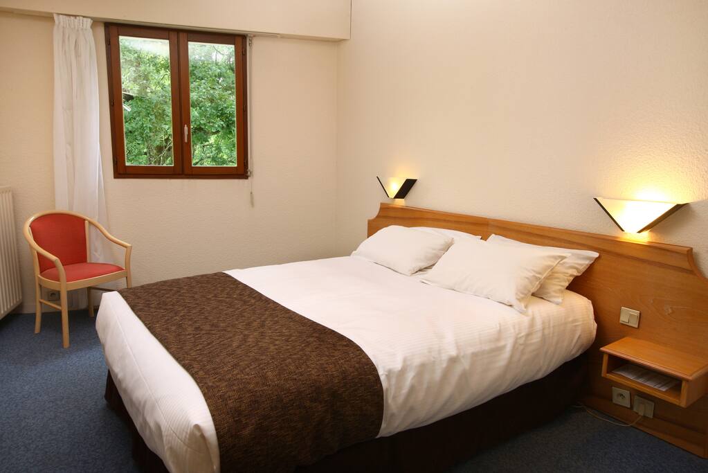 chambre double à grand lit 160 cm
