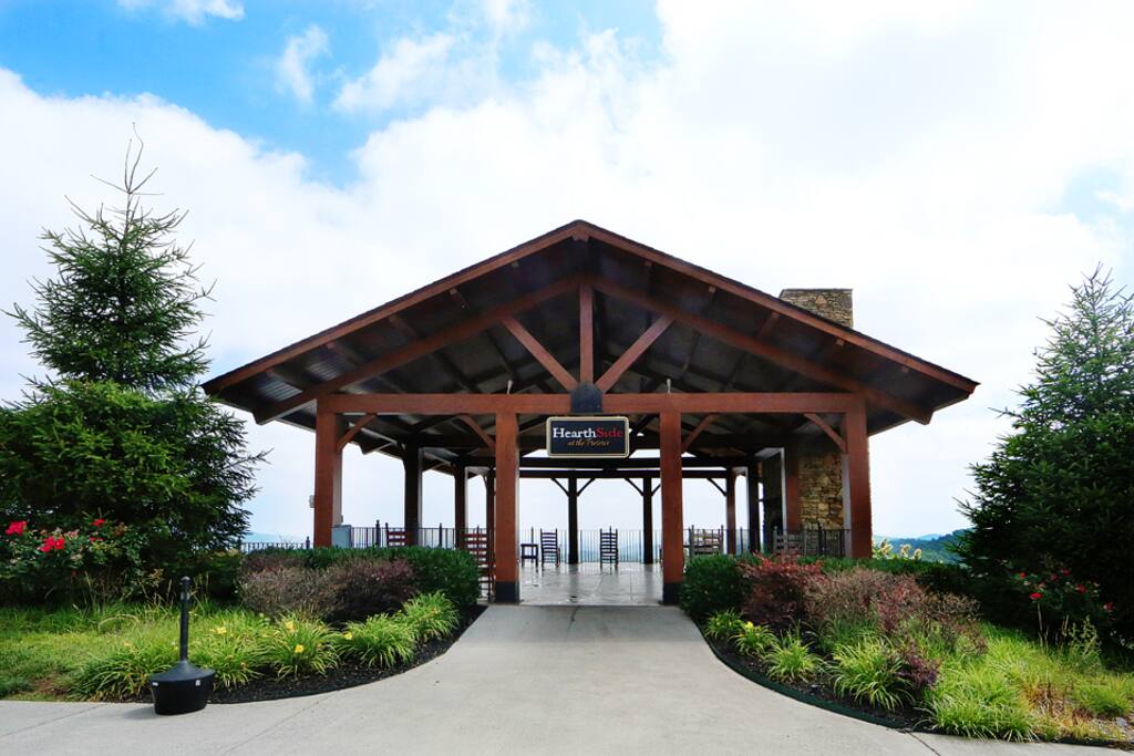 Wavyleaf Retreat-Resort