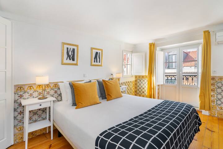 Charming and historical apartment in Santa Justa gallery image 2