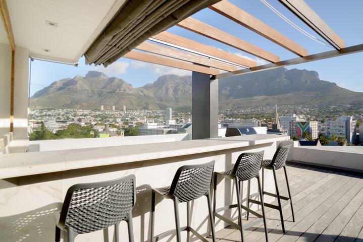 Hip House Spectacular Table Mountain Views City Centre Vibe gallery image 3