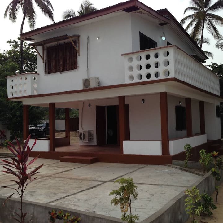 Stunning 2 bed Beach Front House Houses for Rent in Freetown, Western