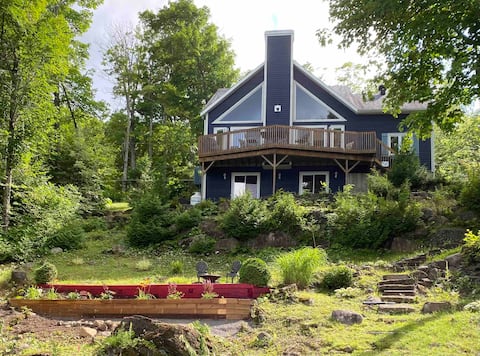 Chalet on the edge of Echo Lake