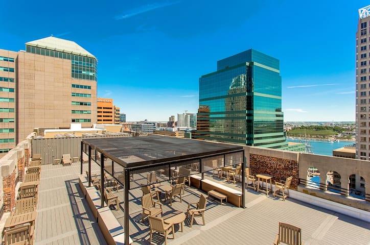 THE HEART OF THE CITY (COZI STYLISH CONDO)