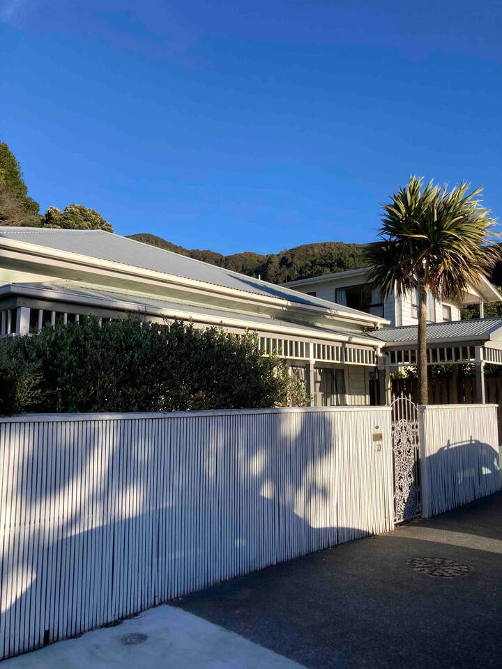 10 Best Airbnb Vacation Rentals In Eastbourne, New Zealand Updated