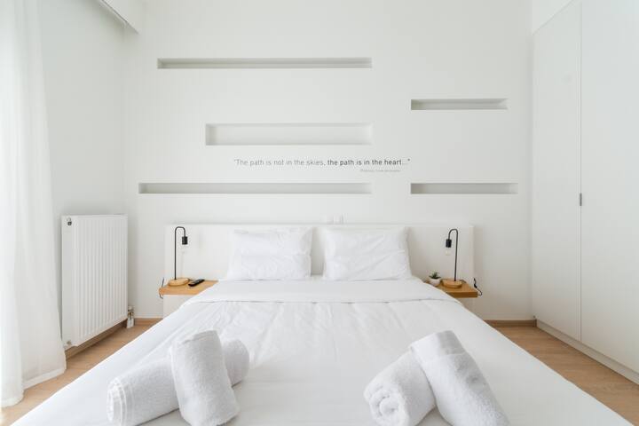 Lower Penthouse with Big Terrace & Lycabettus View gallery image 2