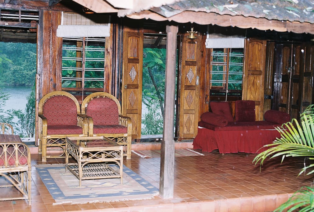 Lounge Area between bedrooms