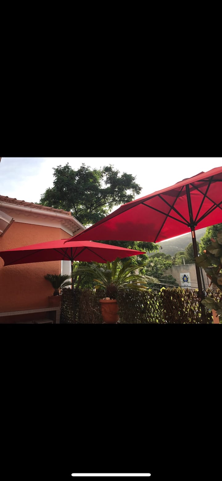 Maison Chaleureuse Avec Piscine - Toulon