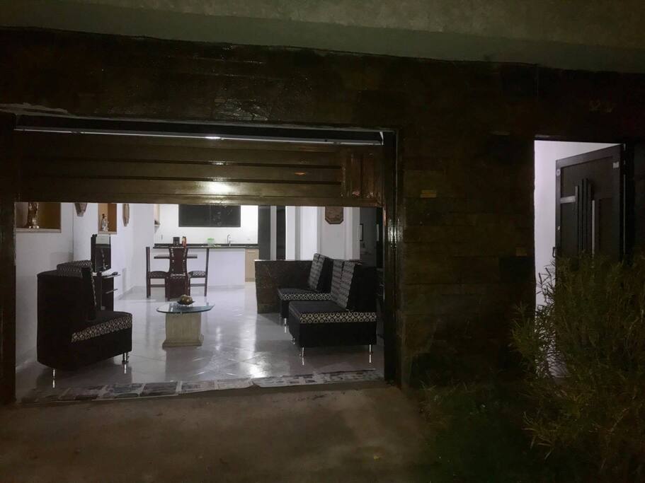 Vista de la casa en la noche!
