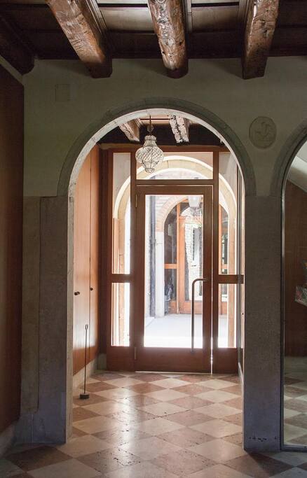 ingresso del palazzo