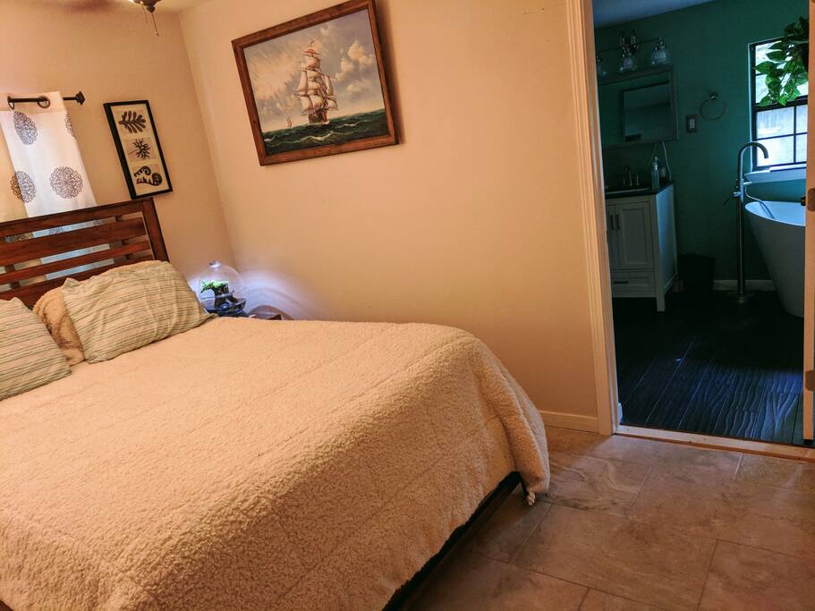 Ocean Bedroom with Private Ensuite Bathroom - all the calmness of the ocean without any rogue waves to wreck your day.