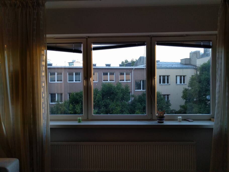 View to the outside - Receives sunlight during the whole day.