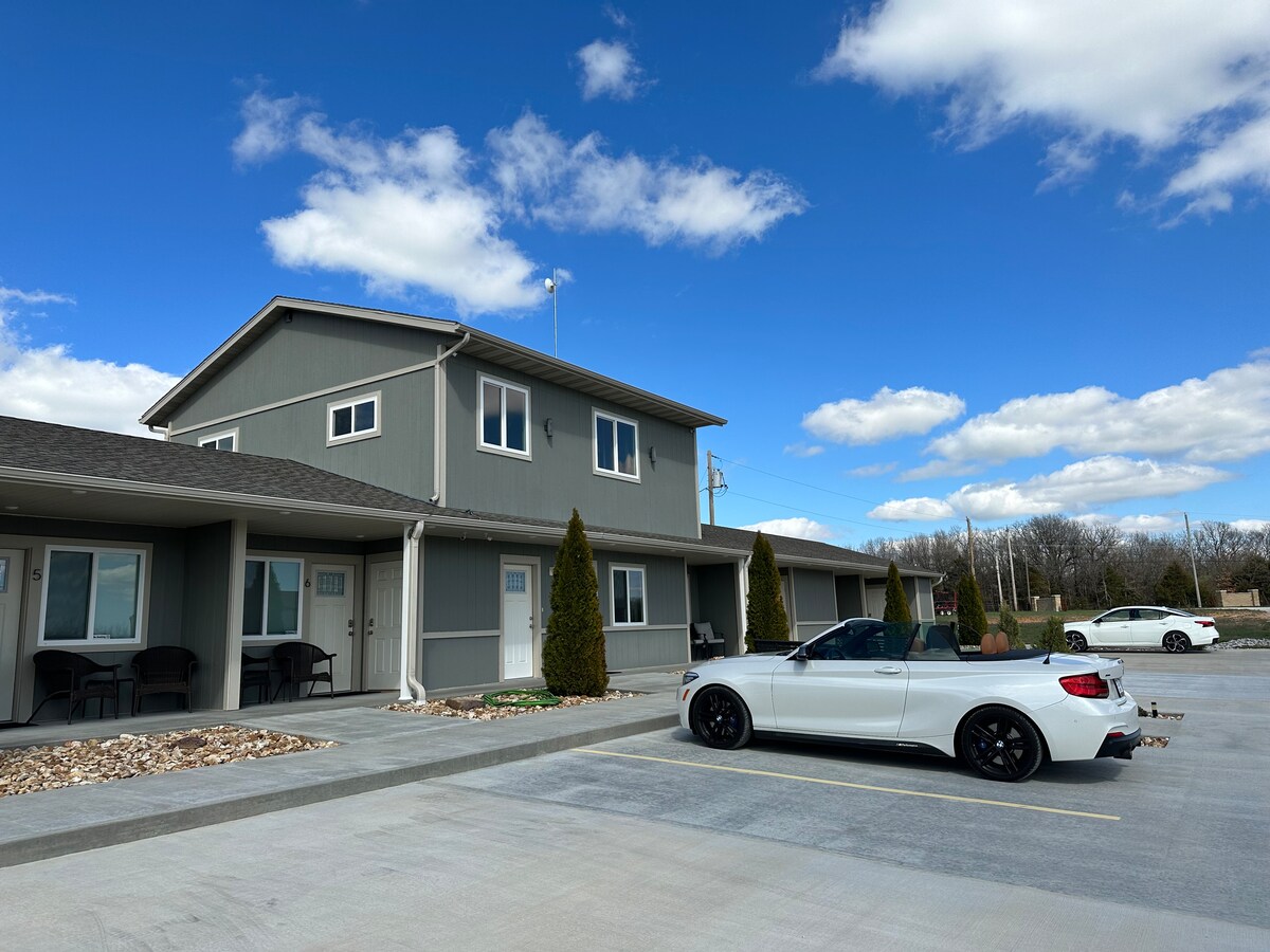 Wayfield Corporate Stay- Ultra Clean & Quiet - Apartments for Rent in Monett,  Missouri, United States - Airbnb