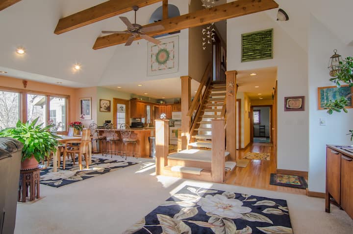 Gorgeous country home for RNC, 14 min west of CLE