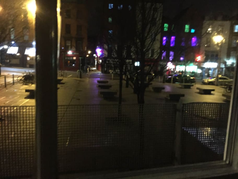 Night-time view - the apartment is close by to Dublin's vibrant nightlife.