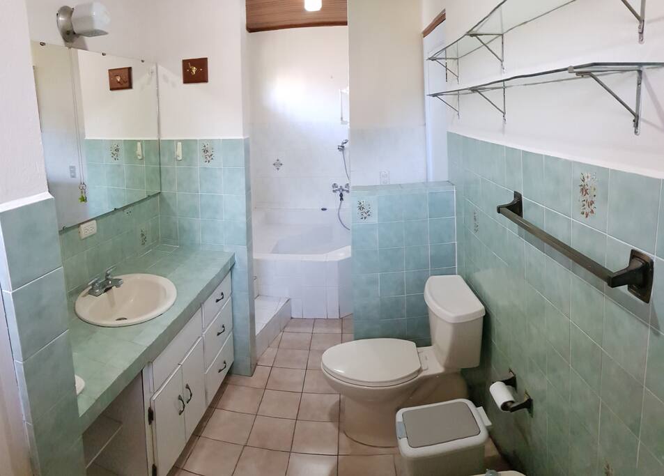 Baño de habitación privada.
