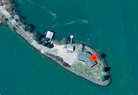 Charlotte Lux Lake House panoramic houseboat avail