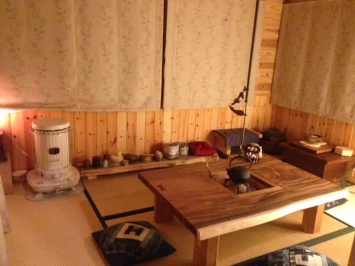 和室と囲炉裏テーブル
tatami room and hearth table