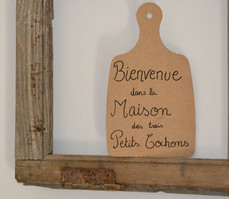 Un séjour atypique dans la maison des 3 petits cochons, ça vous tente ?