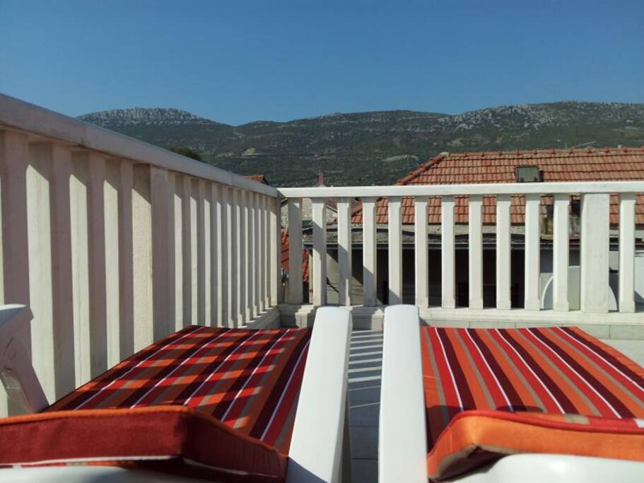 Roof Terrace - Loungers
