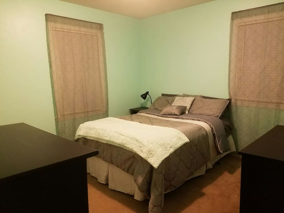 The listing comes with one bedroom even though both are pictured. Choice is first come, first serve.