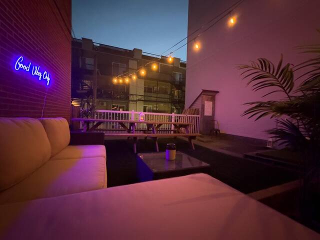 Stylish 5BR – Patio – Top Location- sleeps 17 gallery image 4