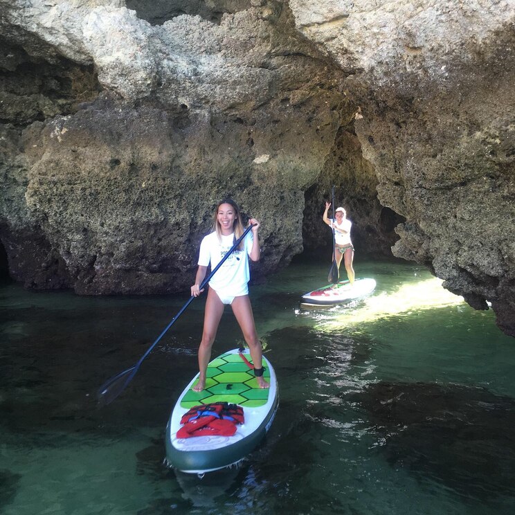 Show full-screen, host-provided image