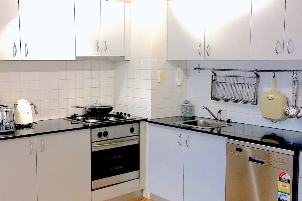 Modern kitchen with everything you'll need incl. SMEG appliances, Soda Stream, Pizza cooker, etc.