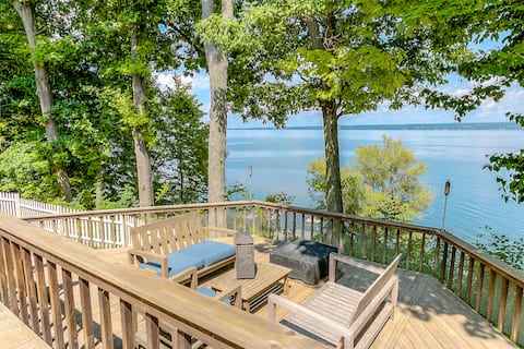 Lakefront Home Perfect for Families & Friends