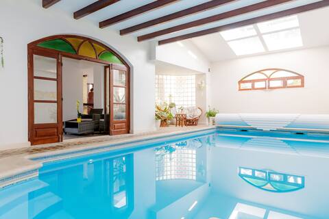 Six bedrooms and swimming pool