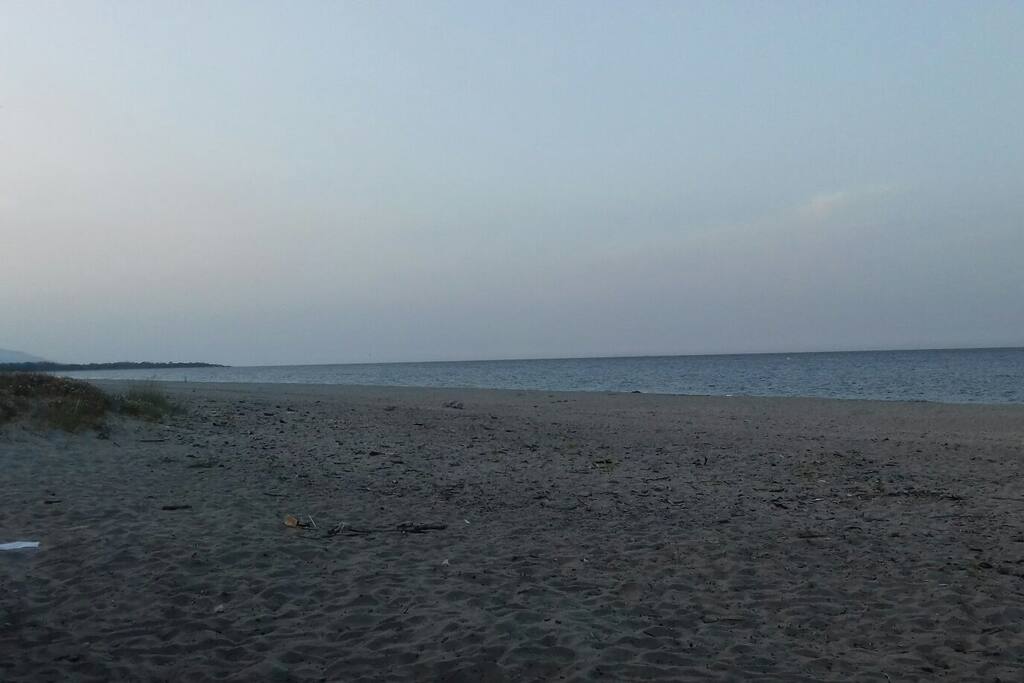 la plage le soir à 500m