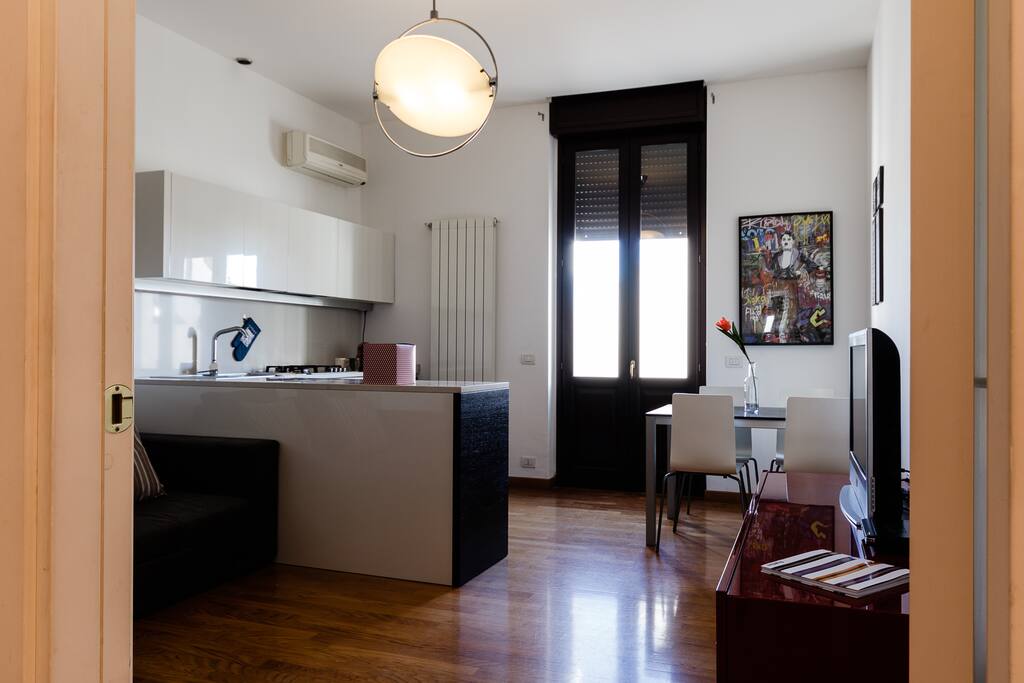 the entrance to the living room