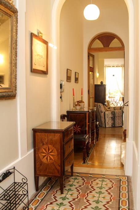 Grand entrance with antiques
