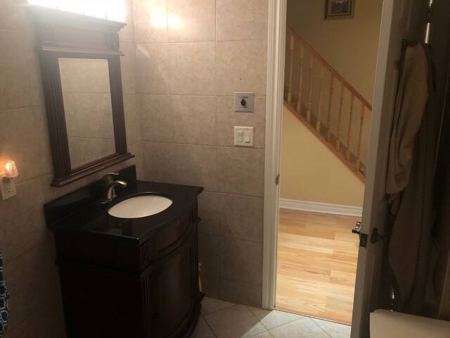 Private basement apartment in Toronto gallery image 3