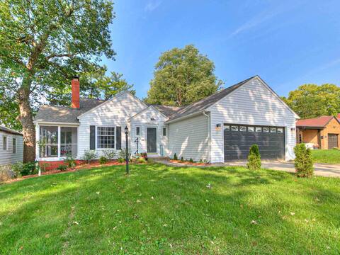 6 Bedroom/3 Bath/10 beds @ Waterbury White House!