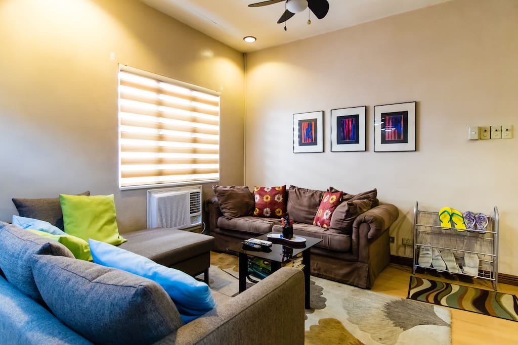 Comfortable living room with AC, ceiling fan, flat screen 60" TV (HD and 3D)