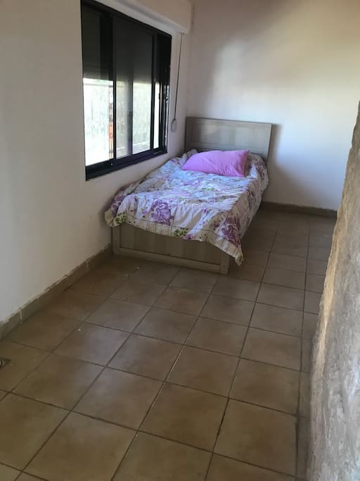 1 bedroom, 2 beds