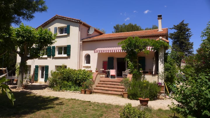 Grande Maison Familiale Avec Piscine Et Jardin - La Garde