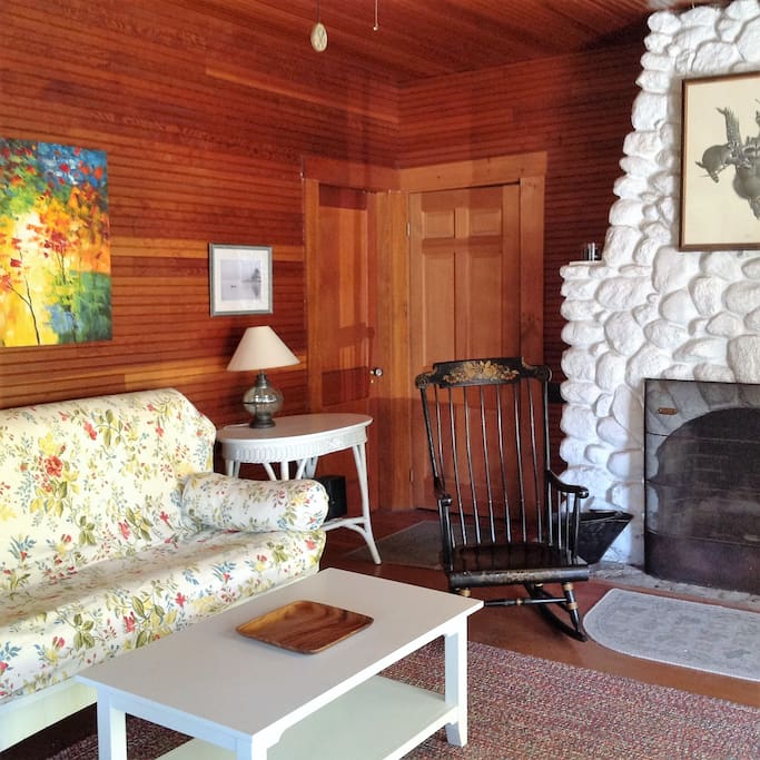 living room w/ fireplace
