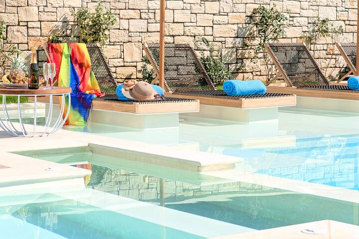 Blue Lake Villa Heated Pool gallery image 4