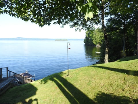 Lakefront guest house with views!