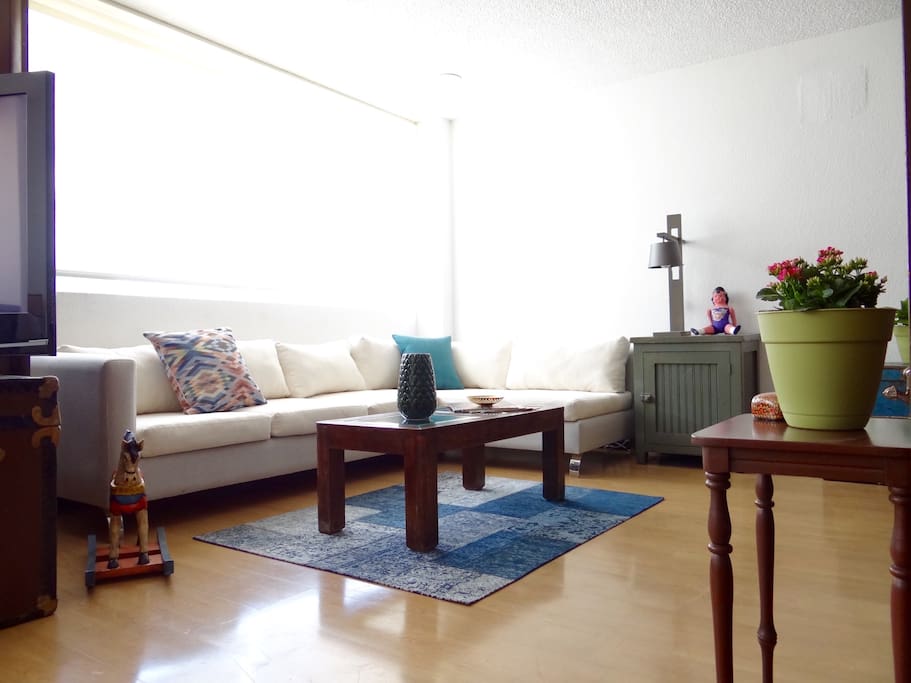 Nice living room decorated with traditional mexican toys. They're on sale! Just let me know if you're interested ;)