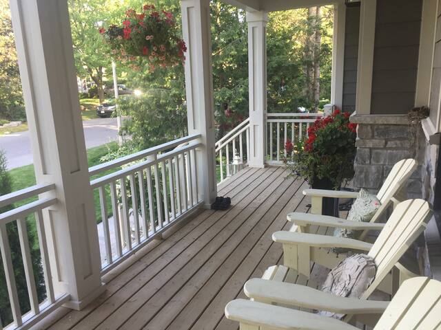 Lakehouse Inspired Retreat Close to Downtown gallery image 5