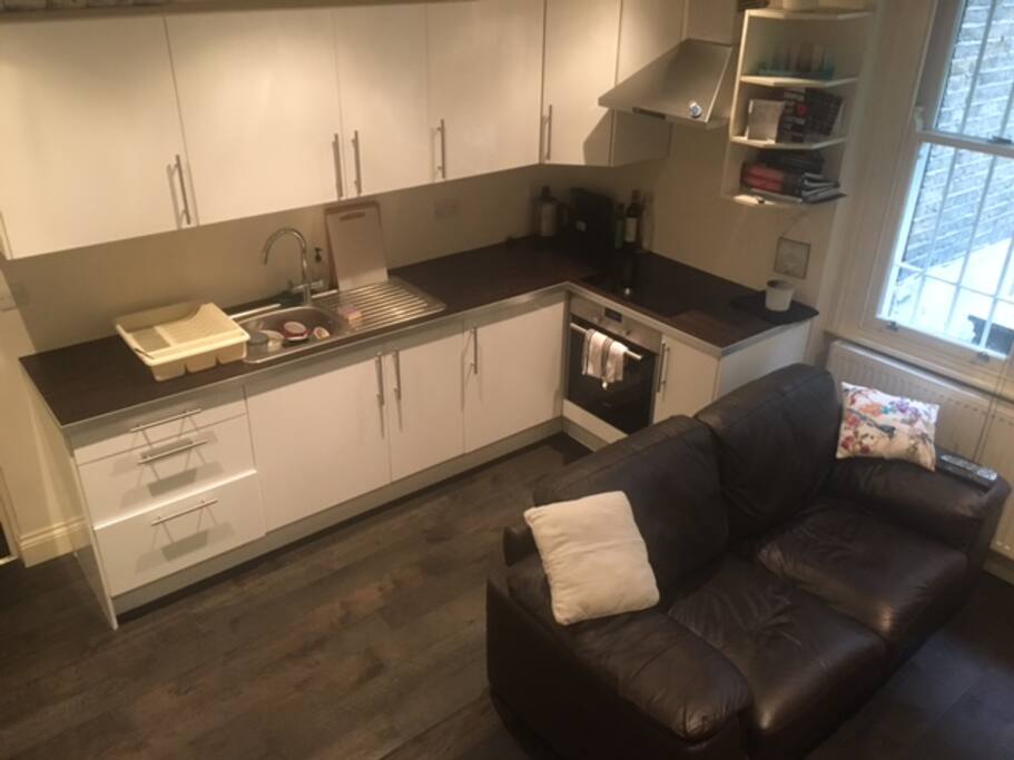 kitchen / lounge